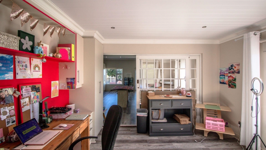 6 Bedroom Property for Sale in Heiderand Western Cape